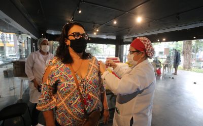 Niterói vacina profissionais da educação pública municipal
