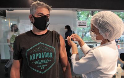 Niterói antecipa vacinação contra a Covid-19 para população geral, profissionais de educação básica e superior