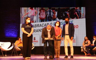 Niterói lança Pacto Niterói pela Educação e o Programa Cidade Educadora no Theatro Municipal