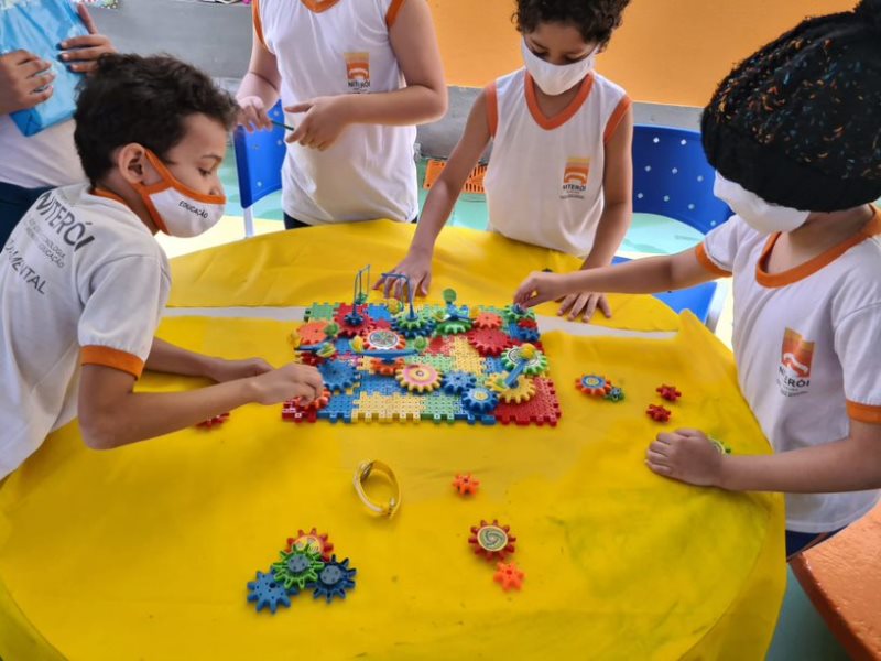 Alunos da rede municipal de Niterói participam de eventos sobre robótica e filmes de animação