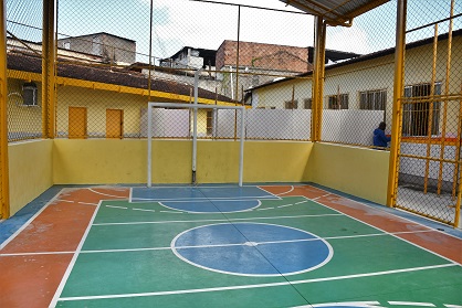 Comunicação - Quadra poliesportiva é construída na Escola Orlando