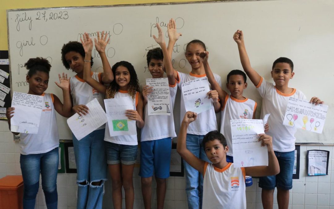 Alunos da Rede Municipal de Niterói escrevem cartas para jogadoras da Seleção Brasileira