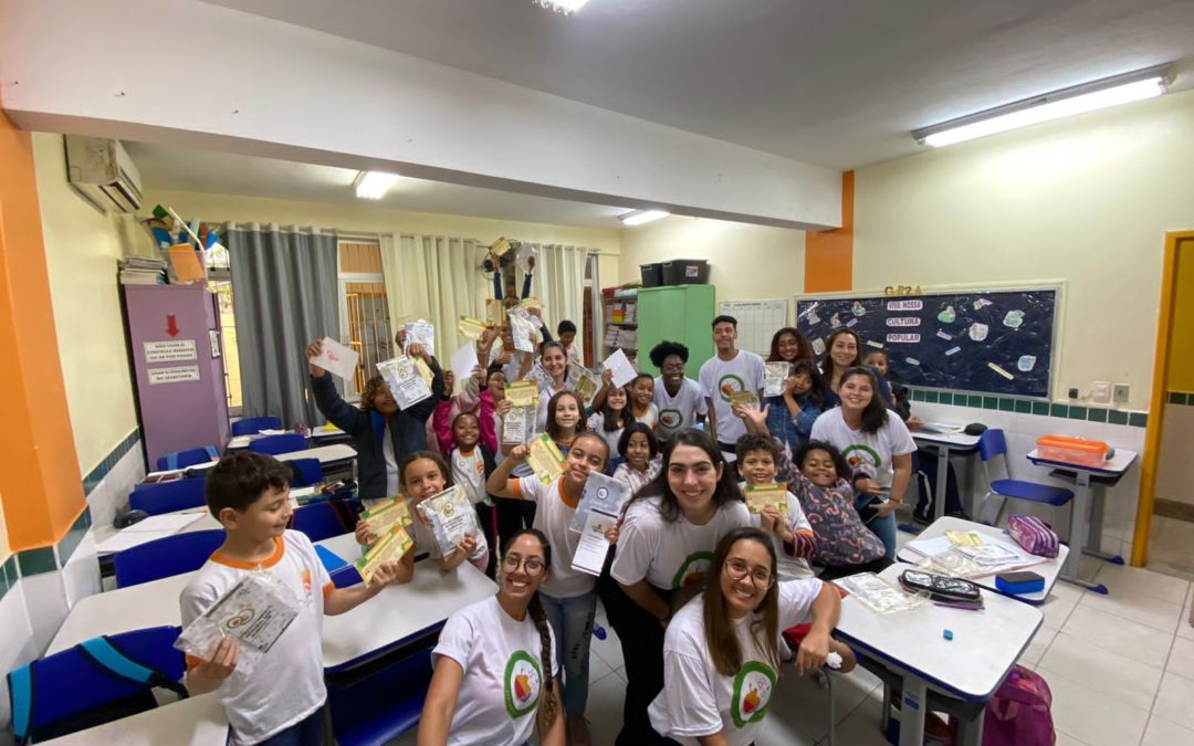 Escola recebe oficina de alimentação saudável e reaproveitamento
