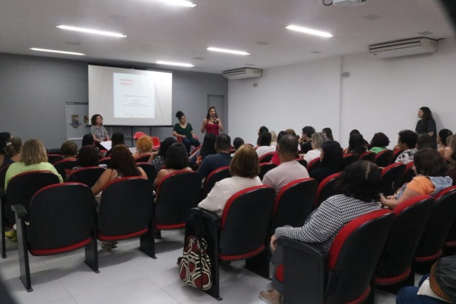 Seminário apresenta ações de bibliotecas públicas e escolares de Niterói