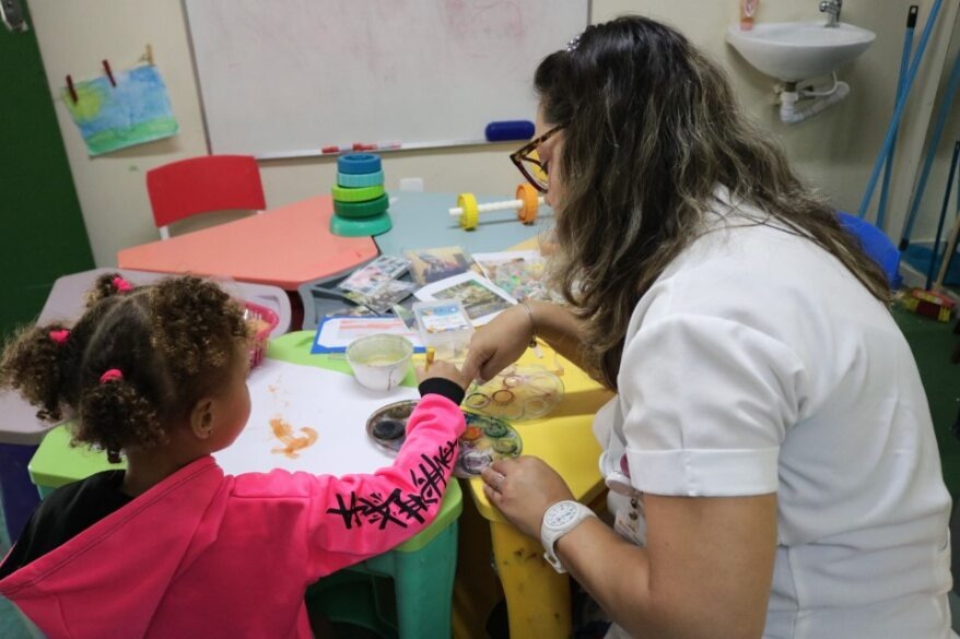Educação de Niterói recebe prêmio por trabalho em Pedagogia Hospitalar