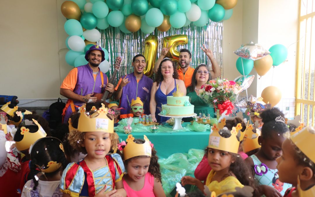 UMEI Iguatemi Coquinot comemora seus 15 anos com muita animação