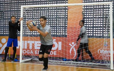 Equipes do Centro de Treinamento Niterói Joga em Rede disputam a Copa Zero de futsal