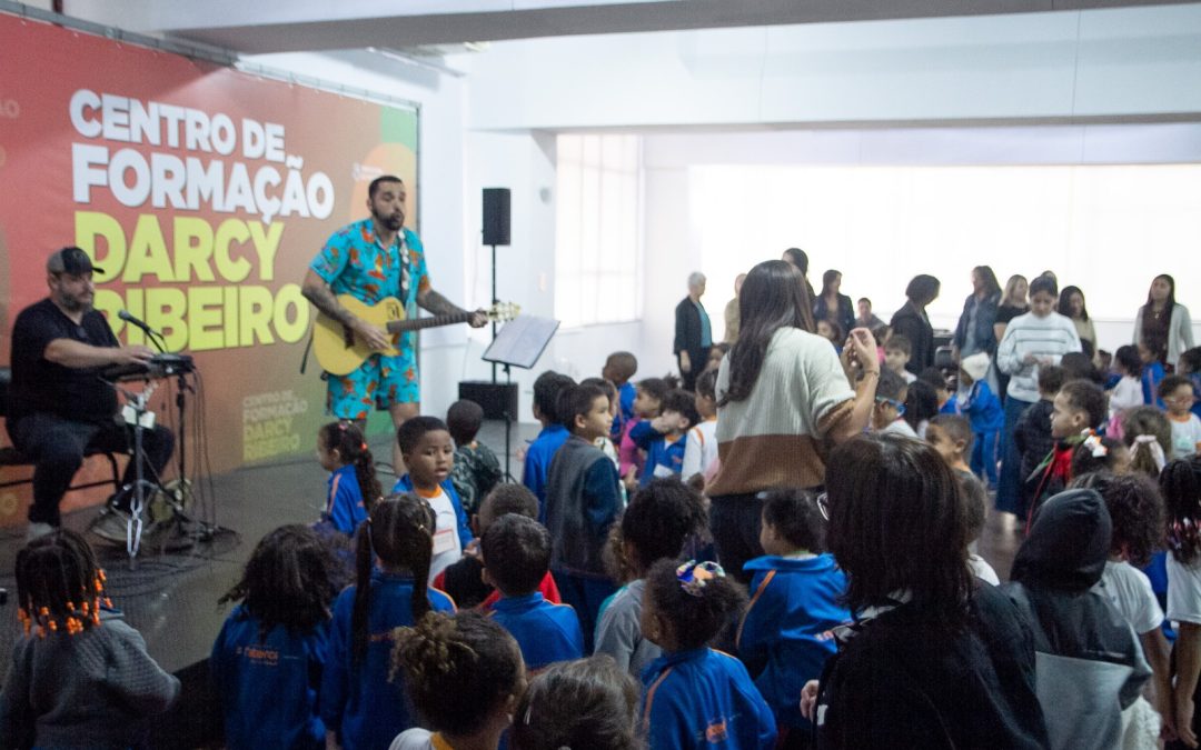 Tô de Férias na Escola começa com música, brincadeiras e alimentação de qualidade